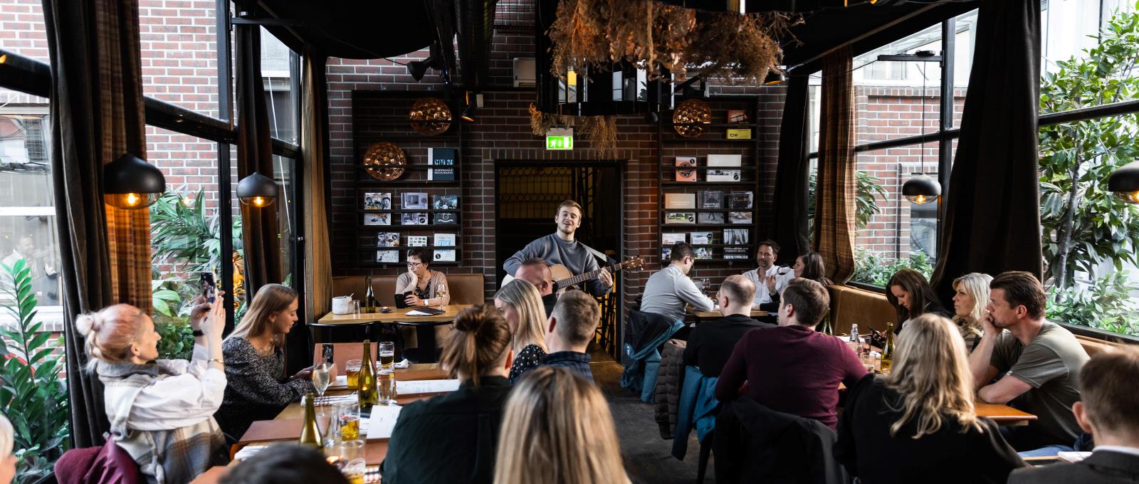 B2B, Klatring og middag