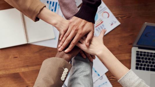 Dette er virkelig tiden for nettverk - stå sammen som medmennesker og forretningspartnere