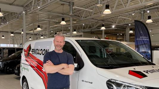 Ny helelektrisk Toyota varebil til Pentagon Freight Services