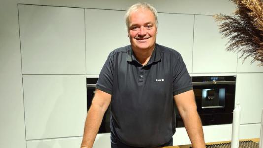 Hos oss skal alle både prestere – og ha det gøy!