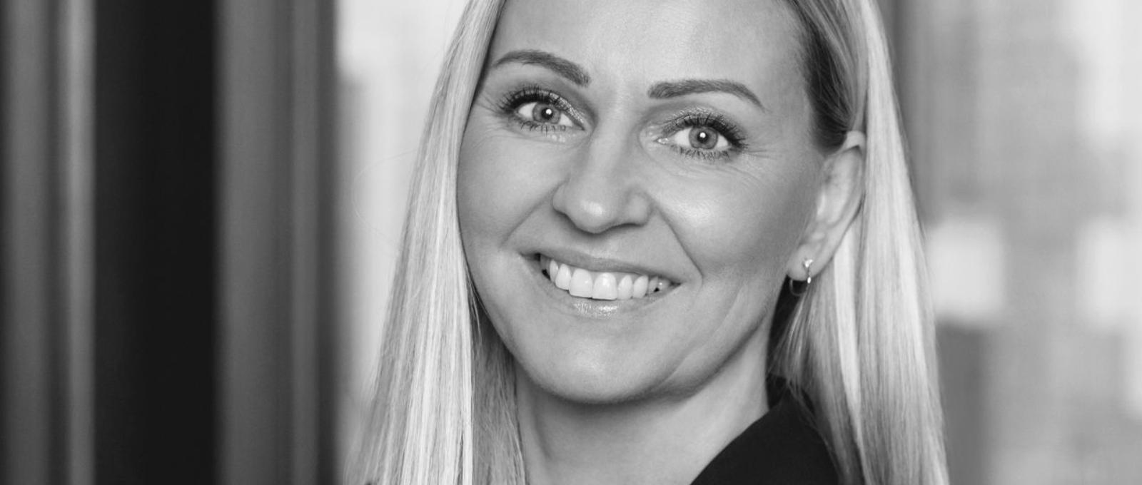 Hils på Tone i Azets People